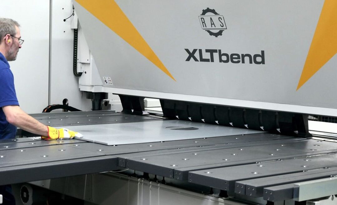 Discover the Benefits of Semi-Automatic Metal Folding Machines